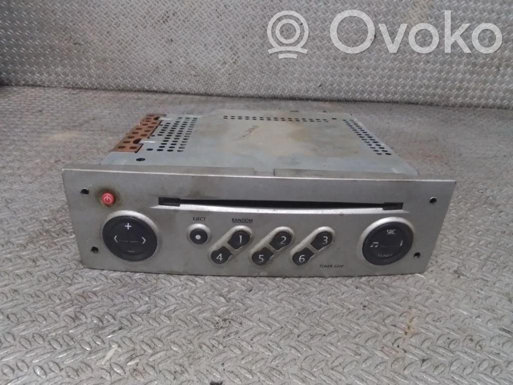 Unidad delantera de radio/CD/DVD/GPS   8200357388