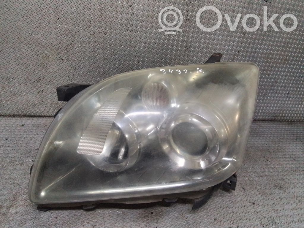 Toyota Avensis T250 Faro/fanale 