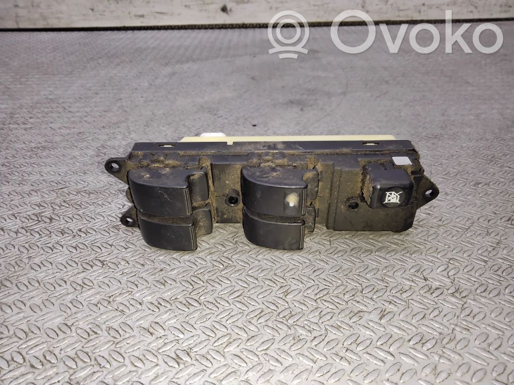 Mitsubishi Grandis Electric window control switch 