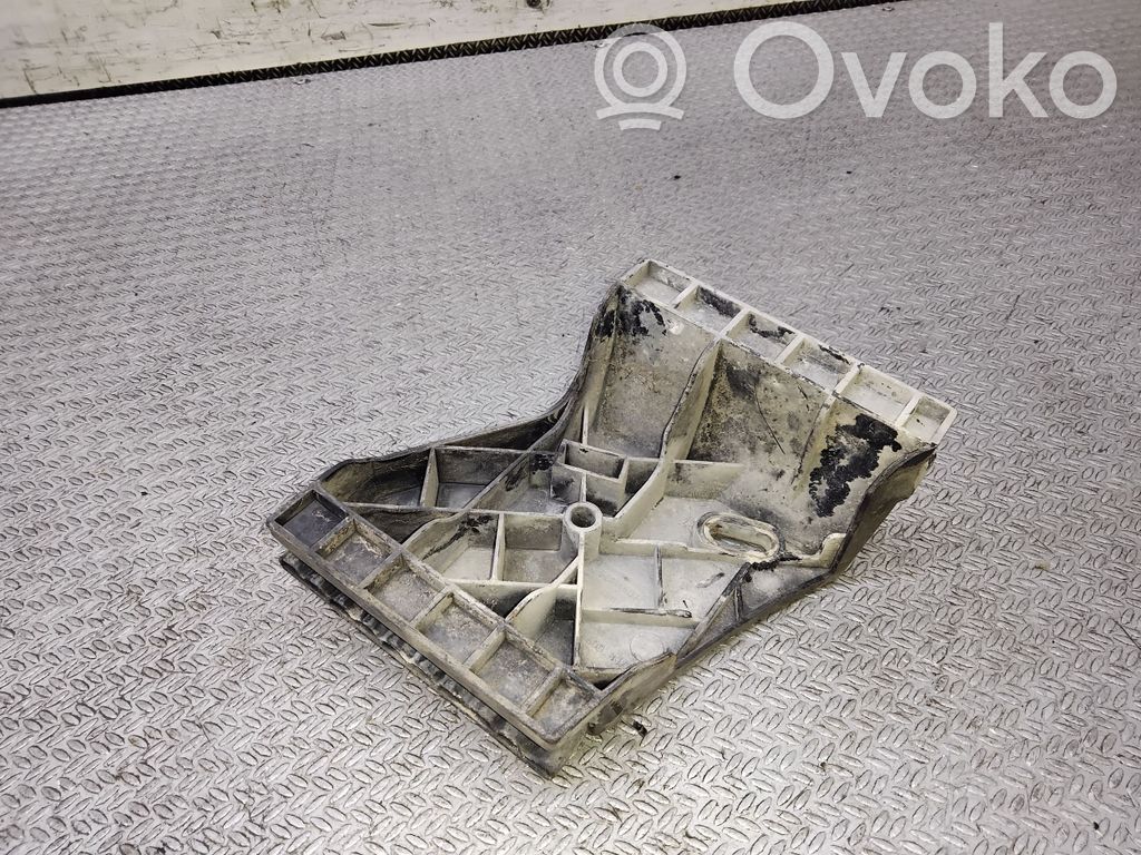 Audi A8 S8 D2 4D Galinis laikiklis bamperio 