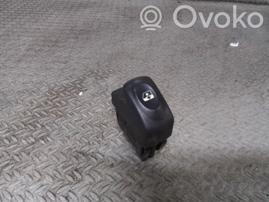 Renault Thalia I Electric window control switch 