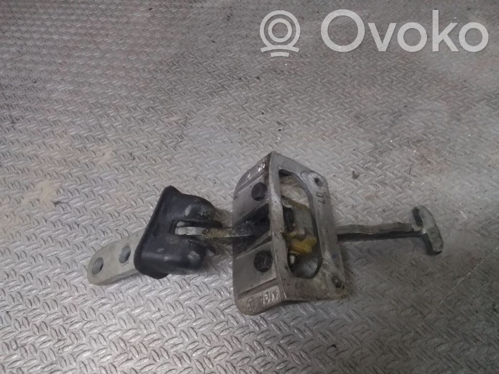Audi A2 Takaoven pidätin 