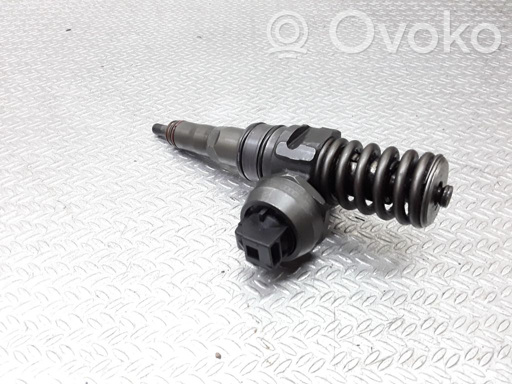 Inyector de combustible   038130073AG