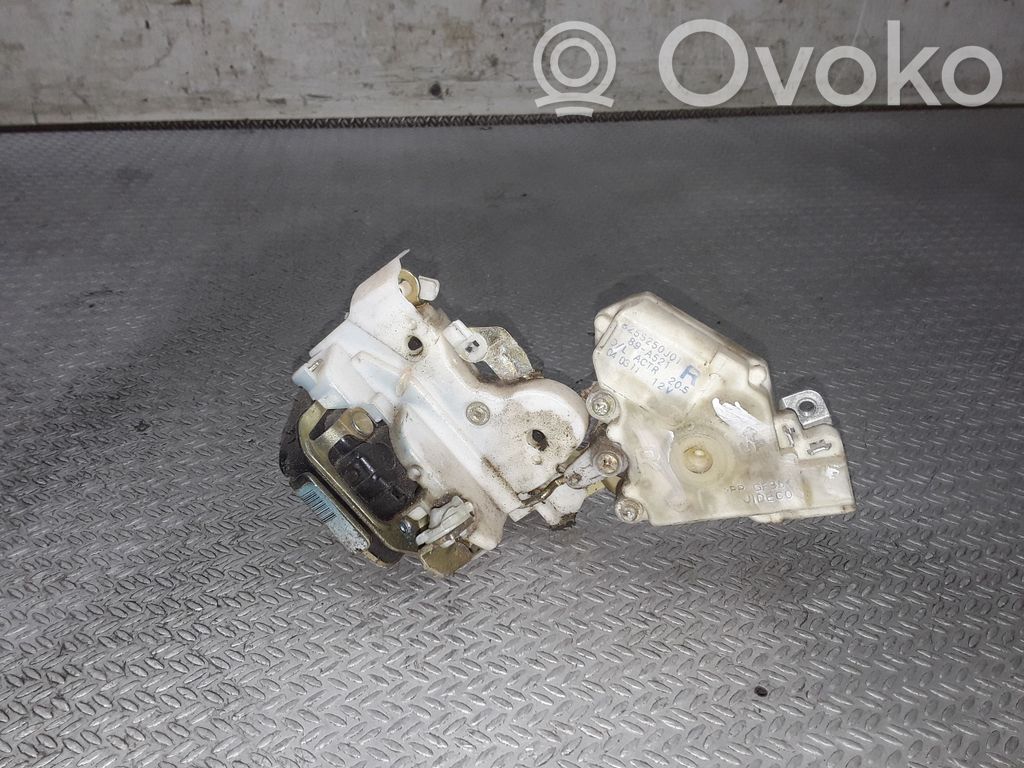 Nissan Terrano Galinių durų spyna 