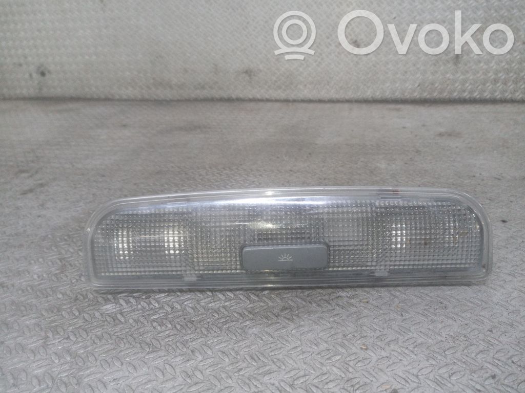 Luz del asiento trasero   8P0947111A