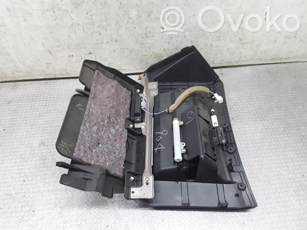 Glove box set   68108CL70A