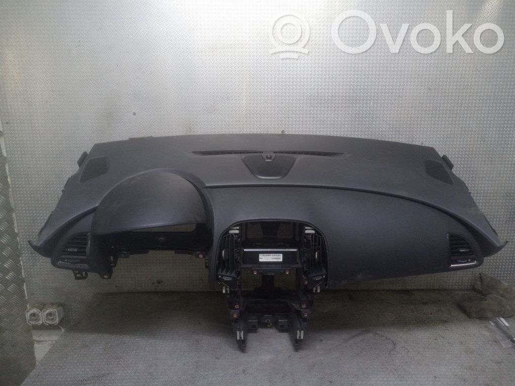 Opel Astra J Панель 