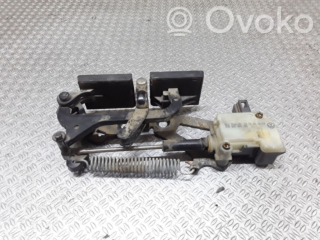Volkswagen Phaeton Galinio dangčio spynos kilpa 