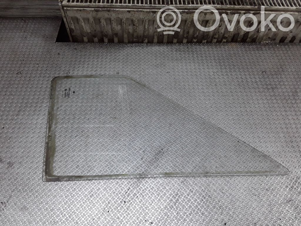 Ventanilla de ventilación de la puerta delantera cuatro puertas