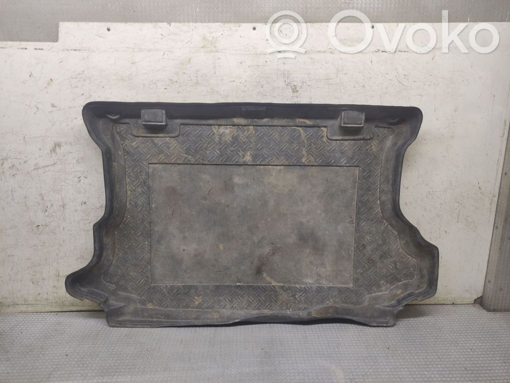 Rubber trunk/boot mat liner