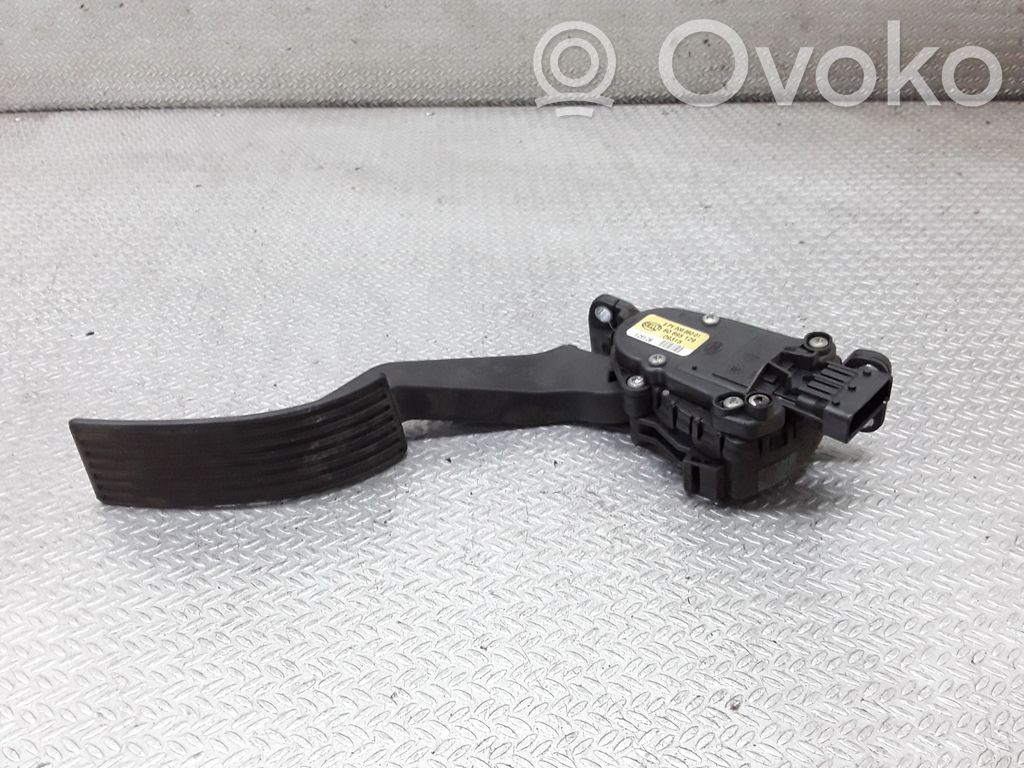 Accelerator throttle pedal   60695129