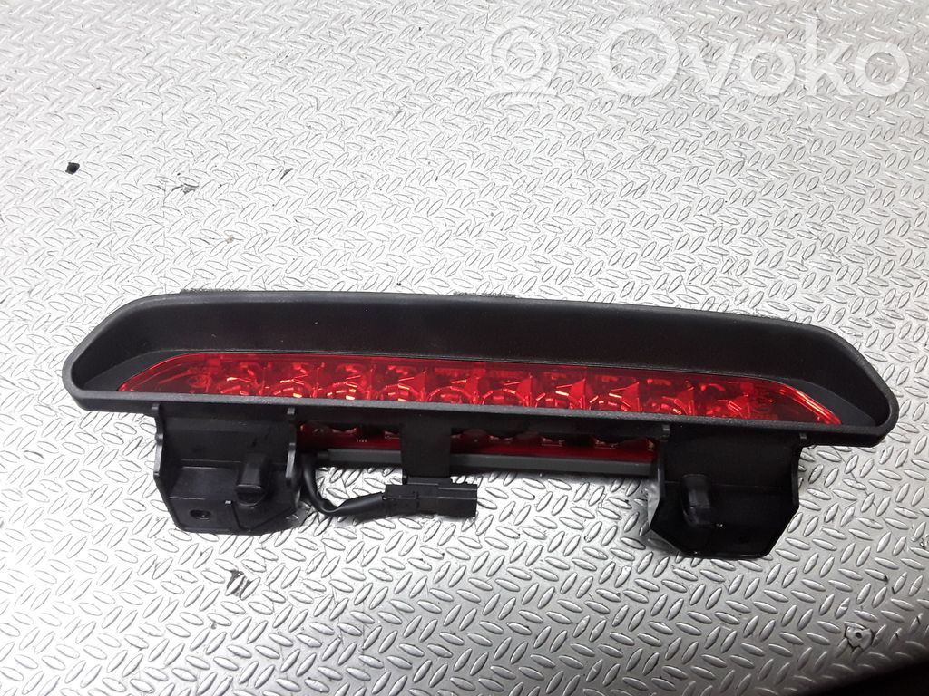 Chevrolet Orlando Third/center stoplight 