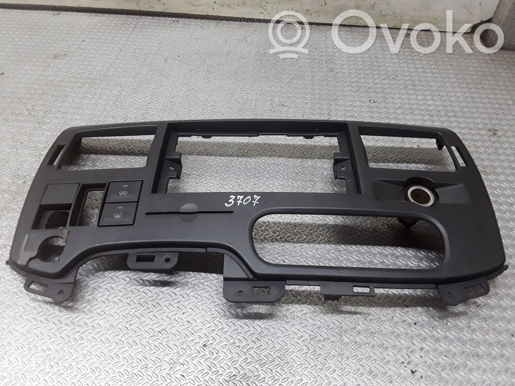 Ford Transit Moldura de la unidad delantera de radio/GPS 