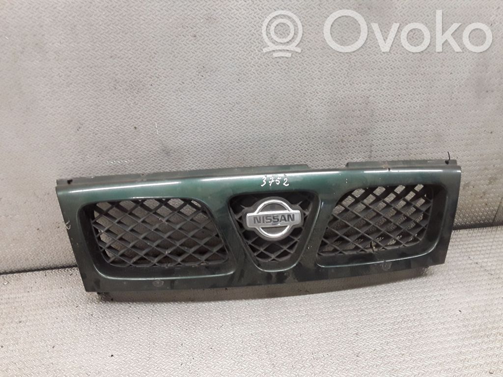 Nissan Terrano Etupuskurin ylempi jäähdytinsäleikkö 