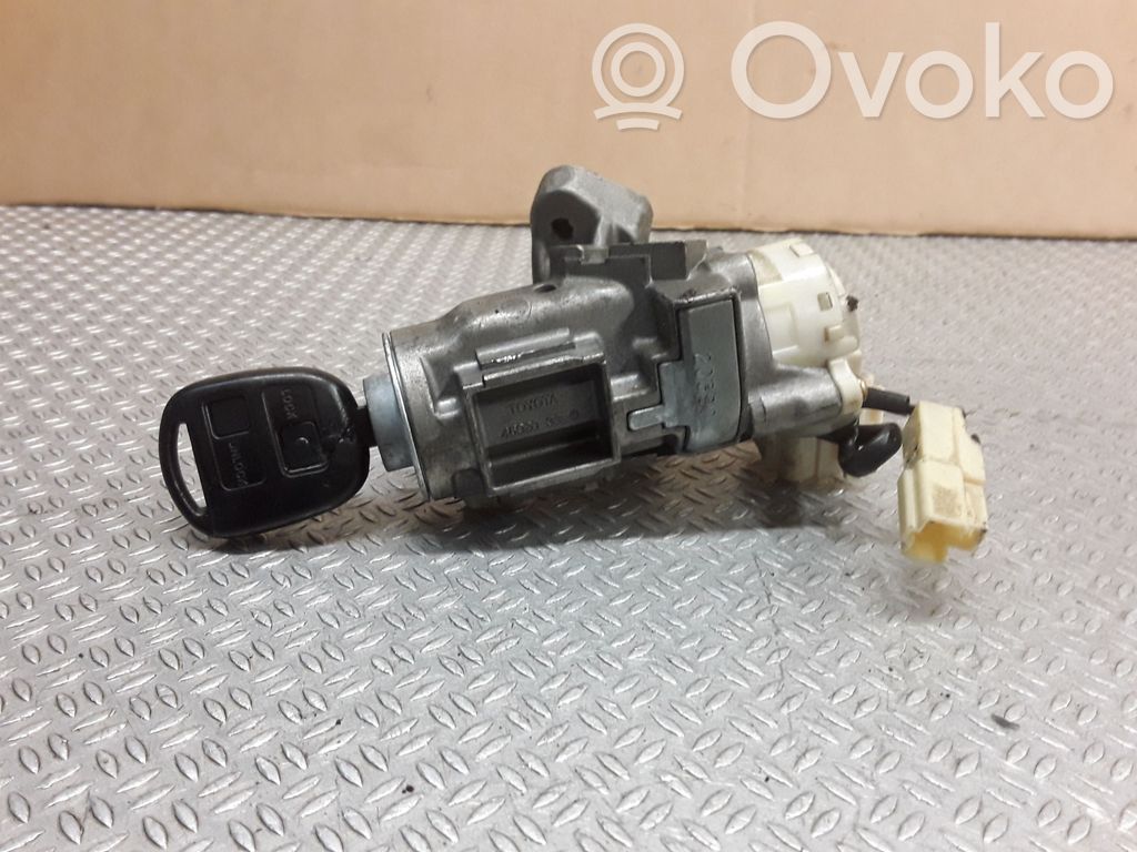 Toyota Corolla Verso E121 Užvedimo spynelė 