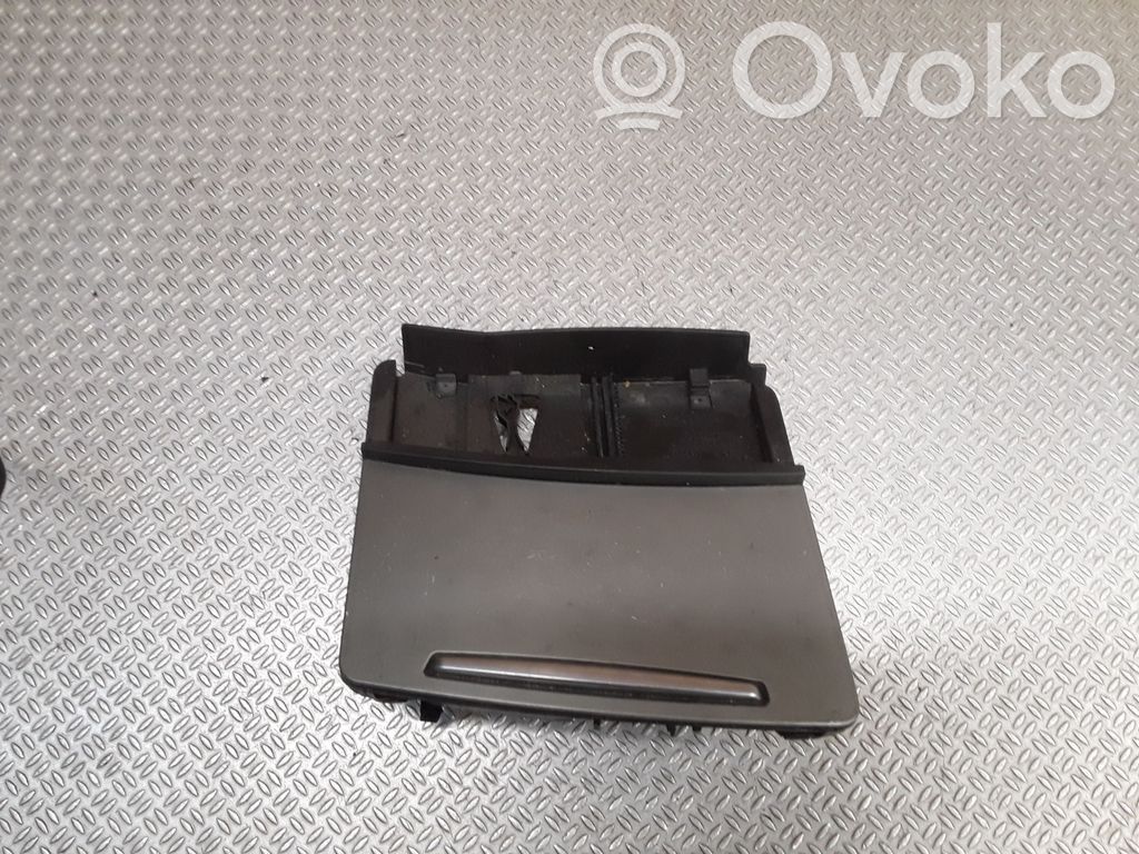 Cenicero (delantero)   4F1857951C