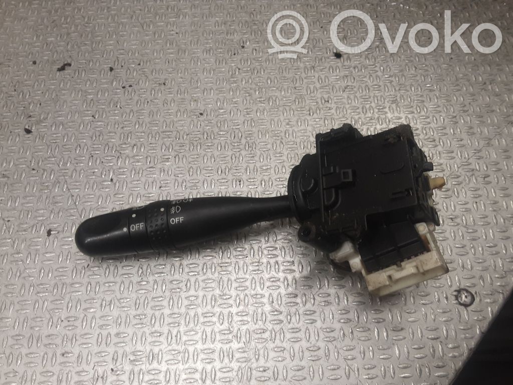 Toyota Yaris Leva indicatori 