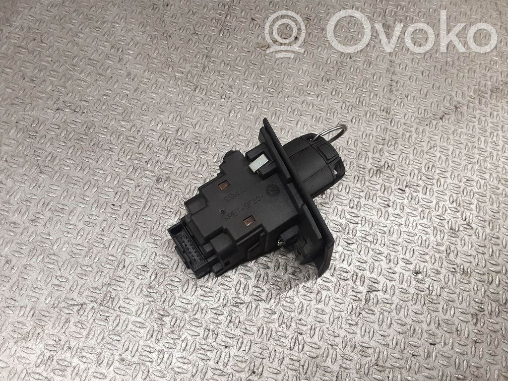 BMW 3 E90 E91 Užvedimo spynelė 