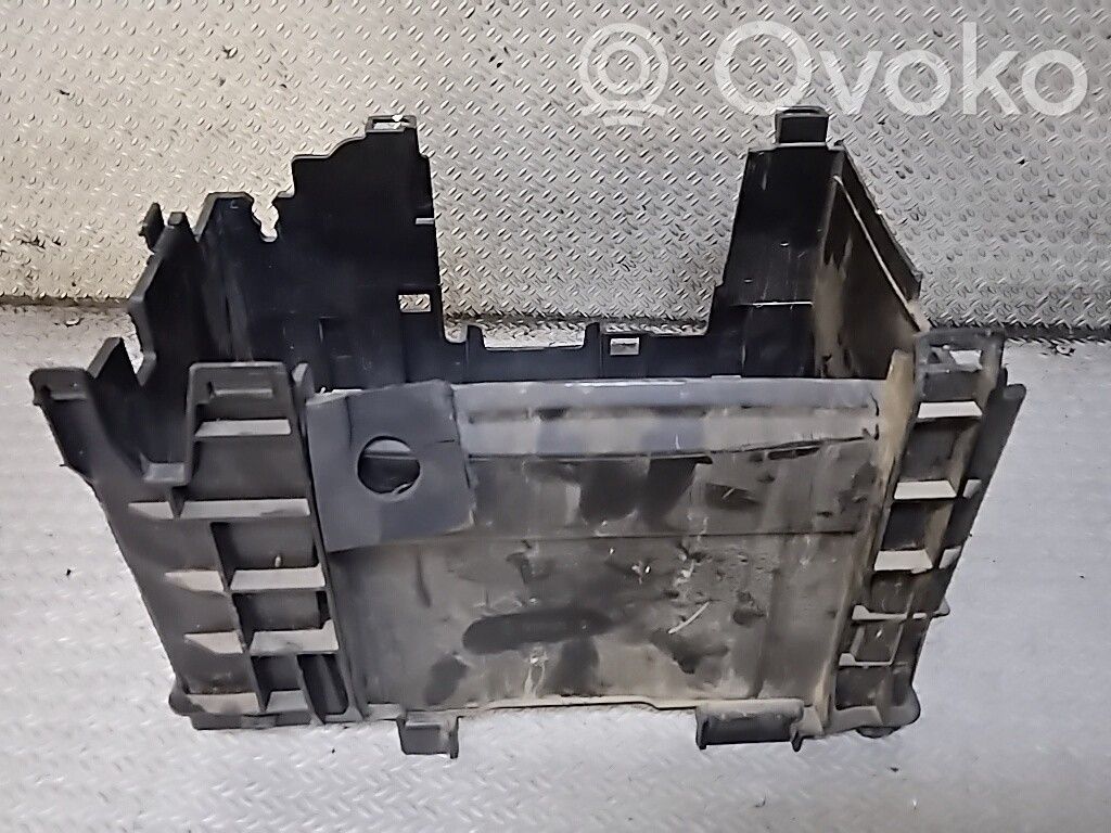 Renault Clio III Podstawa / Obudowa akumulatora 