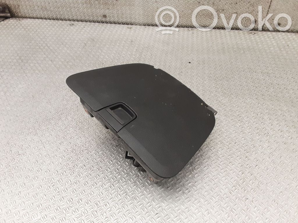 Glove box   22740674