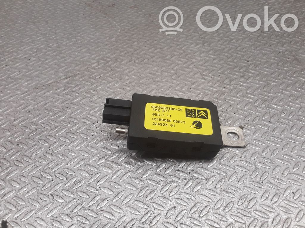 Citroen C4 II Aerial antenna amplifier 