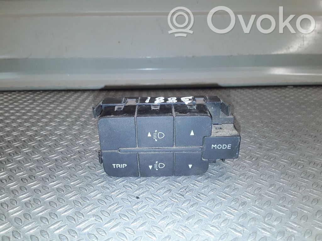 Iveco Daily 35.8 - 9 Headlight level height control switch 