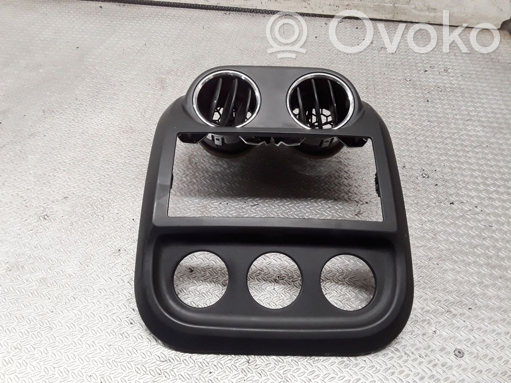 Jeep Patriot Radio/GPS head unit trim 