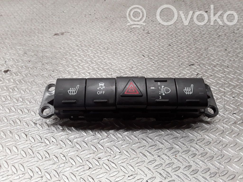 Jeep Patriot Hätävilkkujen kytkin 