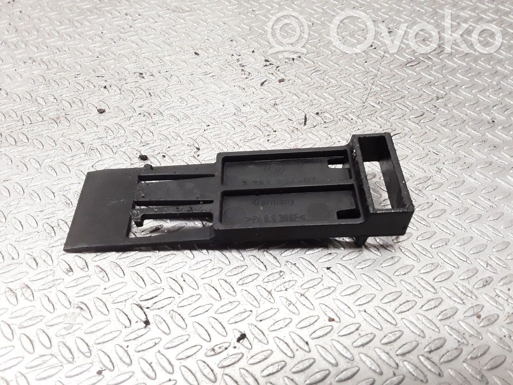 Radiator mount bracket   778832403