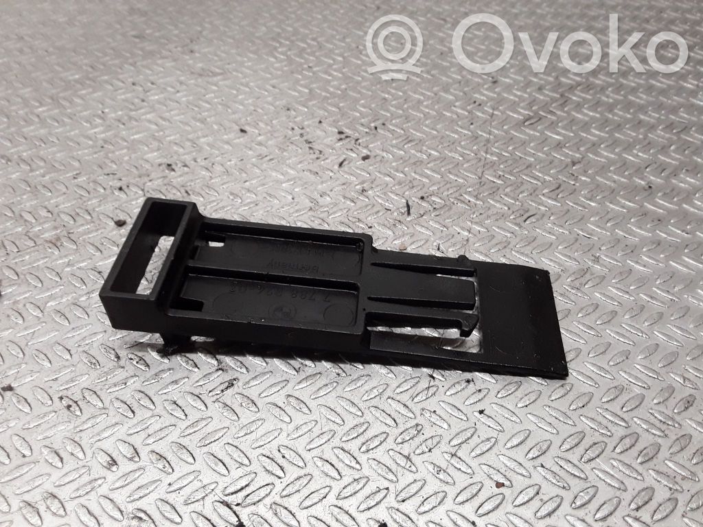 BMW 5 E60 E61 Radiator mount bracket 
