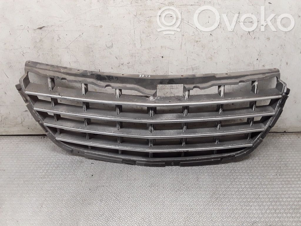 Chrysler Pacifica Front bumper upper radiator grill 