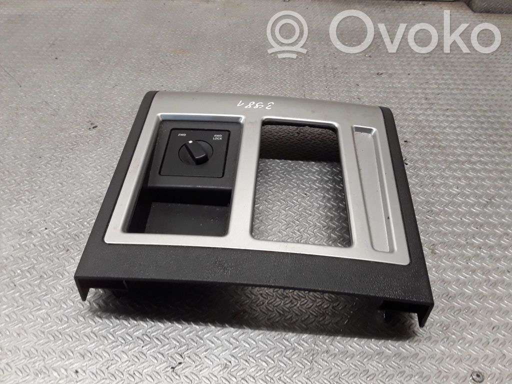 Gear shifter surround trim plastic   P1EF521DVAB