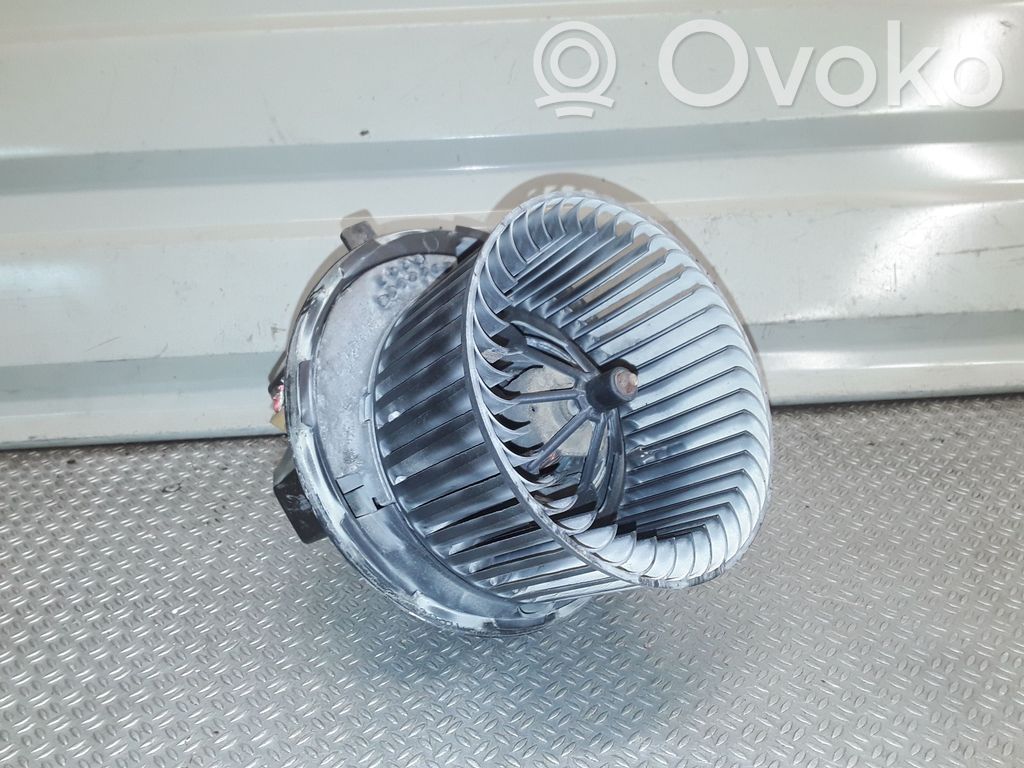 Skoda Octavia Mk2 (1Z) Lämmittimen puhallin 