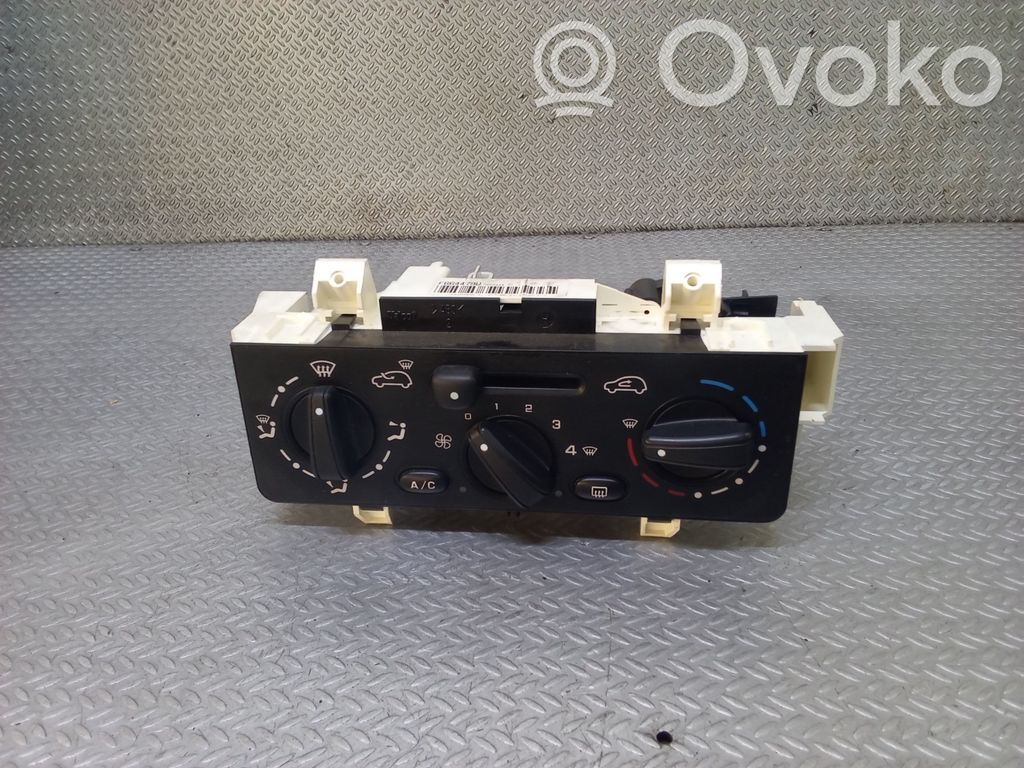 Peugeot 1007 Climate control unit 