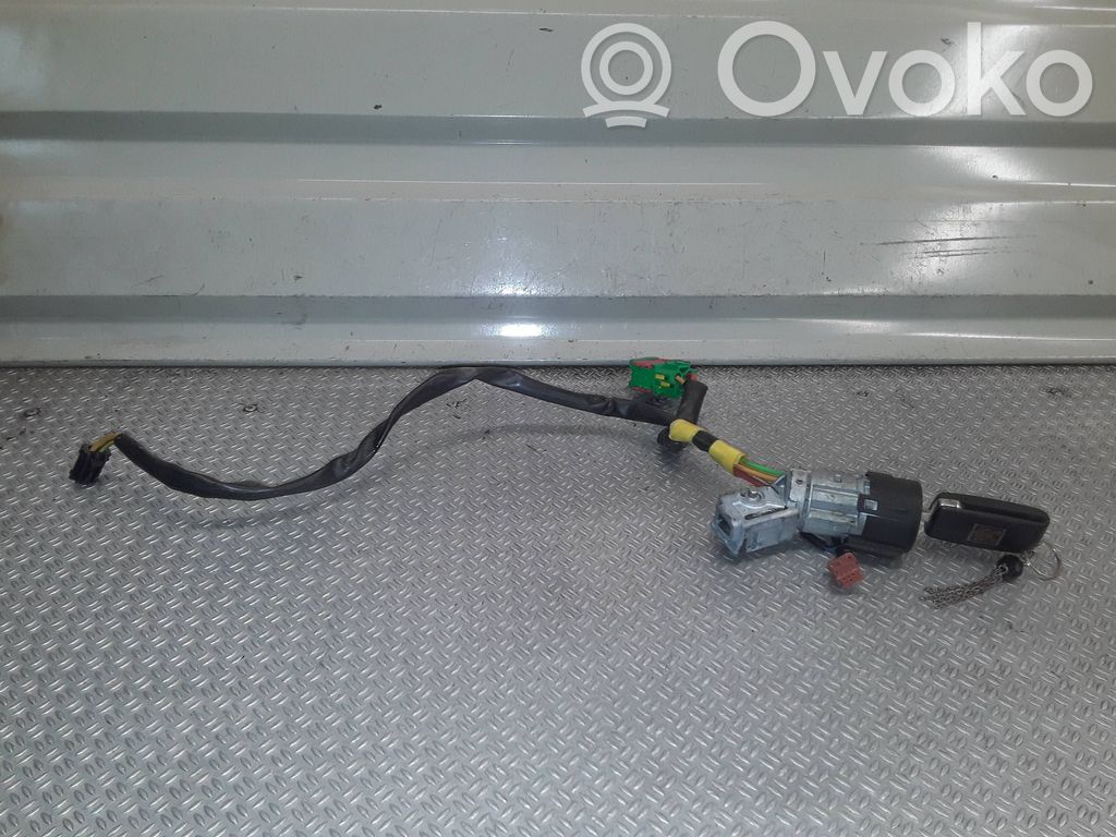 Peugeot 1007 Užvedimo spynelė 
