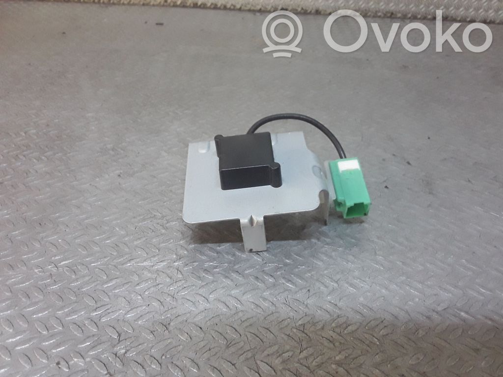 GPS-pystyantenni   EG2366DY0