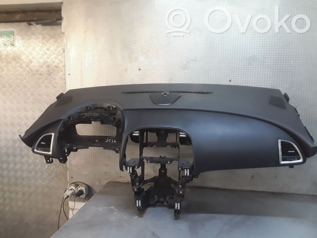 Opel Astra J Панель 