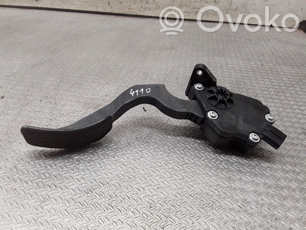 Gaspedal   K42387410