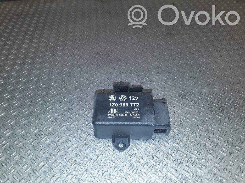Skoda Octavia Mk2 (1Z) Relè riscaldamento sedile 