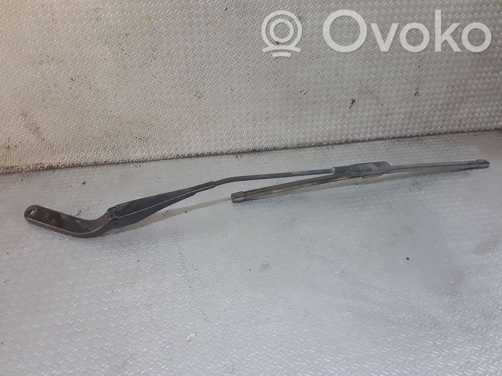 Front wiper blade arm   61617169