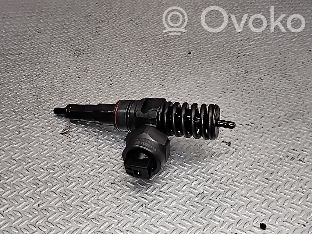 Inyector de combustible   038130073H