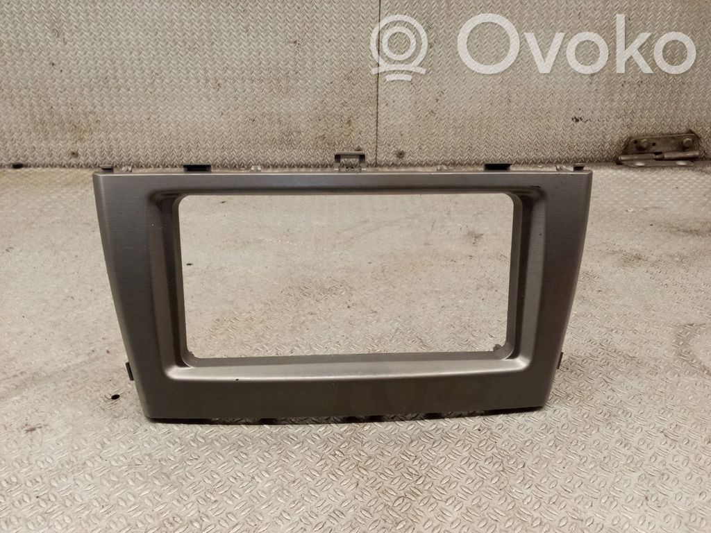 Toyota Avensis T270 Konsola środkowa / Radio / GPS 