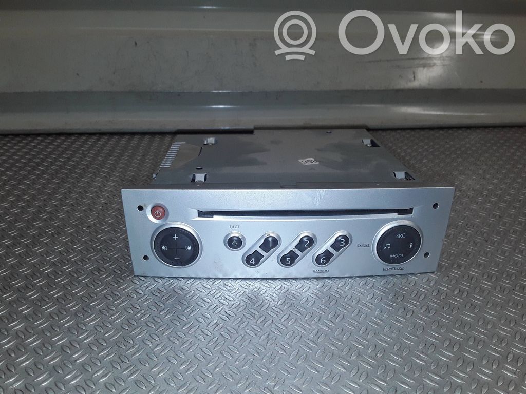 Radio/CD/DVD/GPS head unit   8200633632