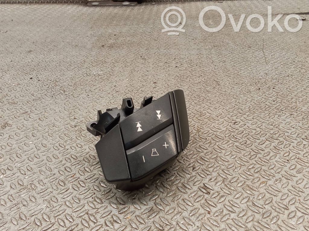 Volvo S60 Steering wheel buttons/switches 