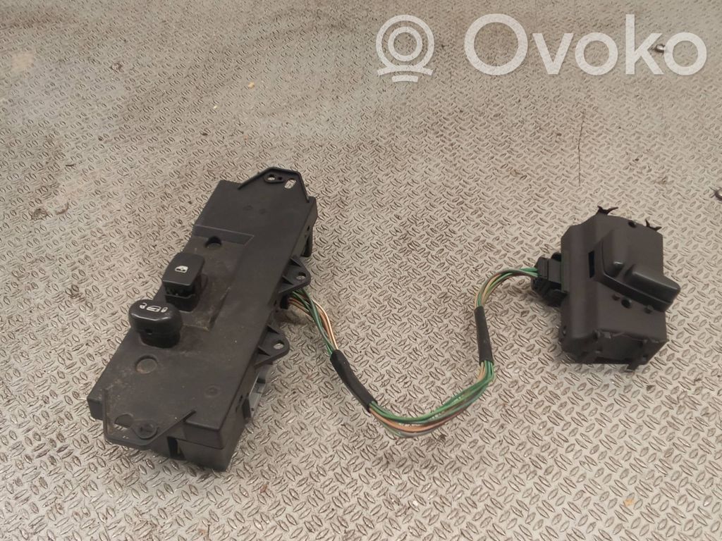 Chrysler Pacifica Electric window control switch 