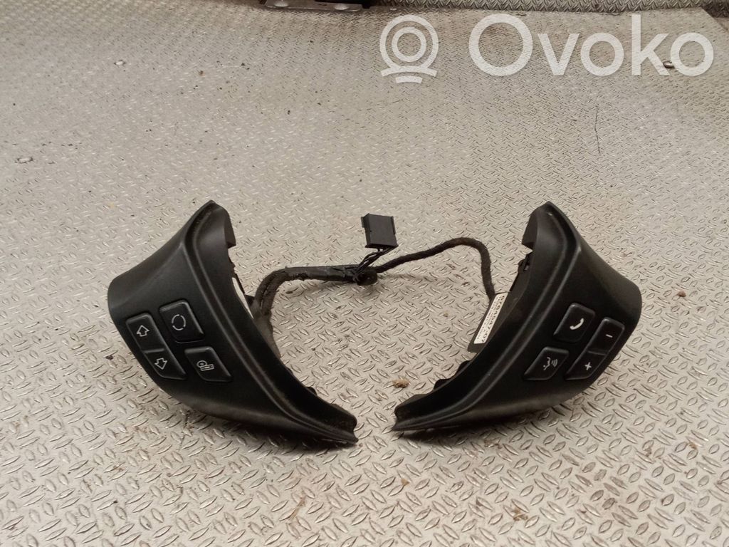 Steering wheel buttons/switches   6764547,6959893
