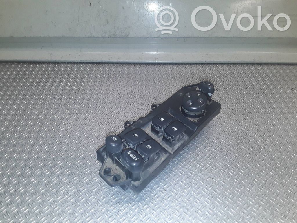 Electric window control switch   04685980AE