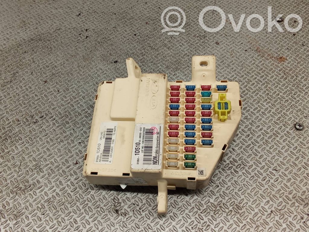 KIA Carens II Fuse module 