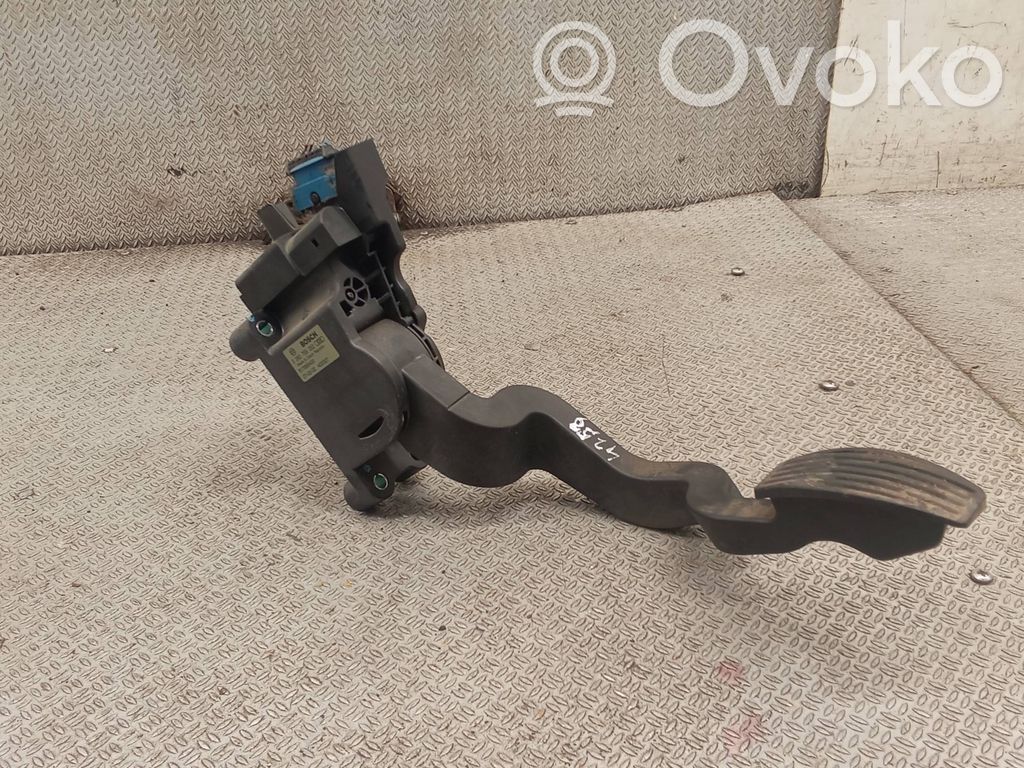 Accelerator throttle pedal   517856400