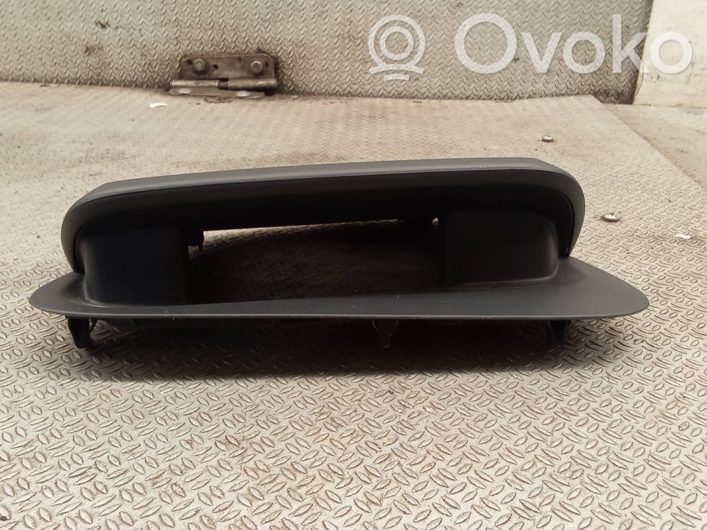 Cache enceinte centrale   30755648,30781189